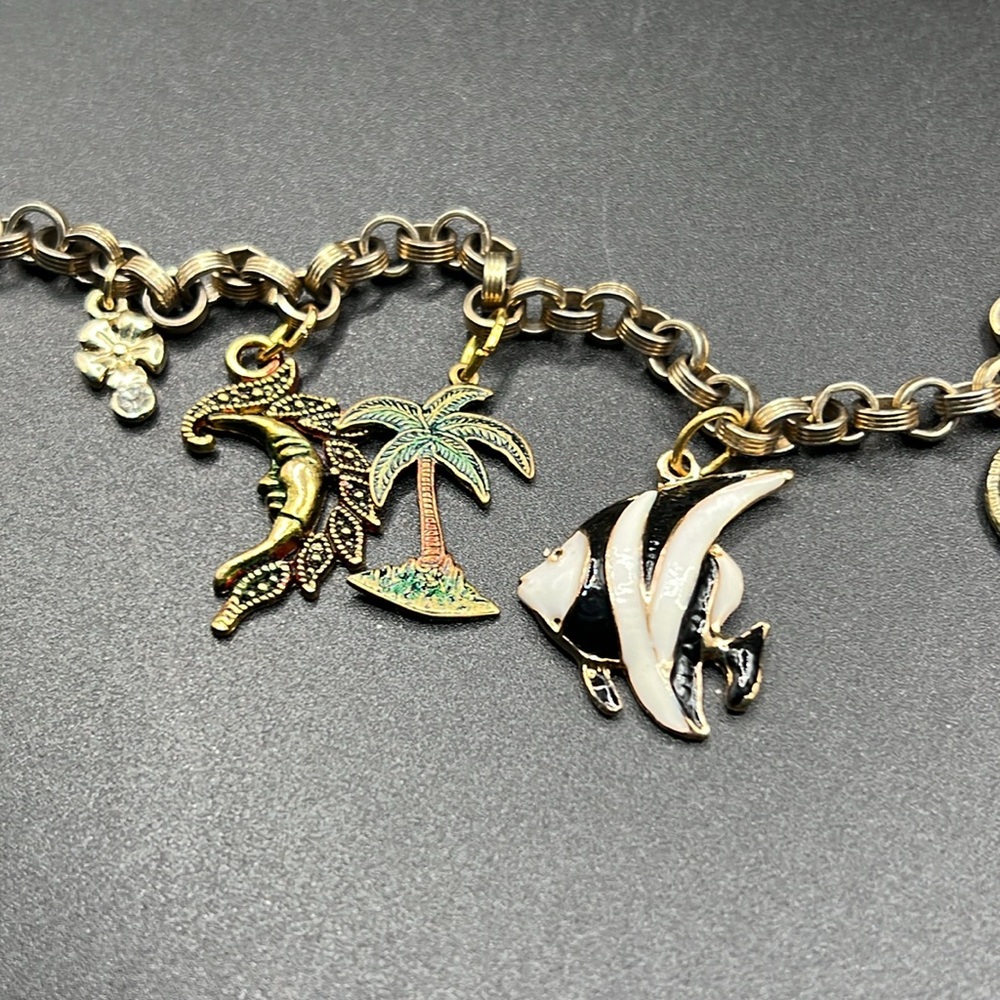 Vintage charm bracelet with 7 charms - Picture 3 of 5